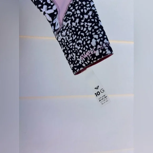 Roxy Black and Pink Patterned Sleeve - Picture 3 of 11